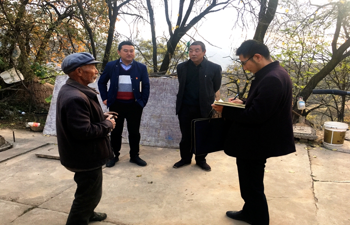 武山縣紀監委干部督查扶貧資金到位情況.jpg