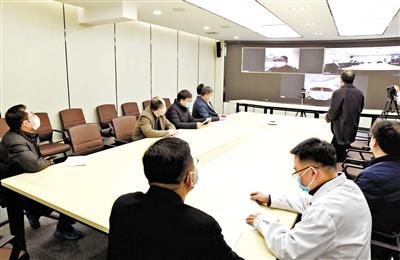 蘭大校長嚴純華等視頻連線蘭大一院、二院支援湖北醫療隊員