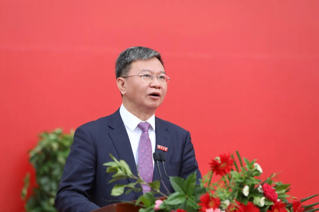蘭州大學(xué)校長嚴純?nèi)A寄語2020屆本科畢業(yè)生：做敢擔(dān)當(dāng)、能擔(dān)當(dāng)、有擔(dān)當(dāng)?shù)娜?>
        </a><em>蘭州大學(xué)校長嚴純?nèi)A寄語2020屆本科畢業(yè)生：做敢擔(dān)當(dāng)、能擔(dān)當(dāng)、有擔(dān)當(dāng)?shù)娜?/em></li>
    <li><a  target=