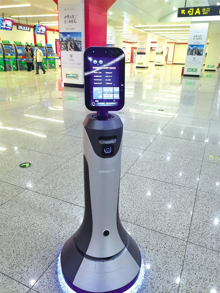 智能機器人小豹亮相當地鐵擁有人工智能，智慧出行離我們還遠嗎？