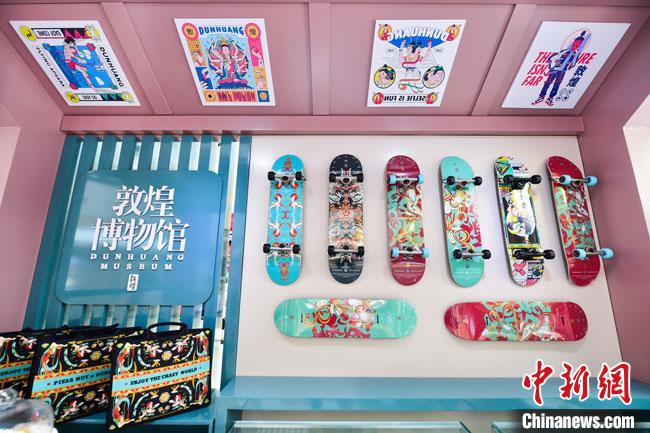 圖為敦煌博物館文創產品。(資料圖)敦煌博物館供圖