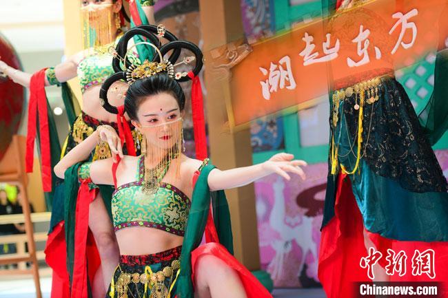圖為今年9月5日，在重慶亮相的敦煌博物館“潮起東方”主題活動現場。敦煌博物館供圖