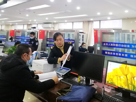 白銀市首臺24小時(shí)自動(dòng)售藥機(jī)將正式“上崗”