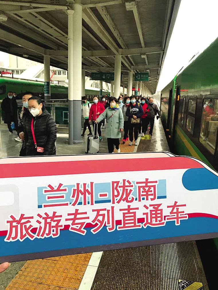 環西部火車游”春游專列開啟踏青之旅