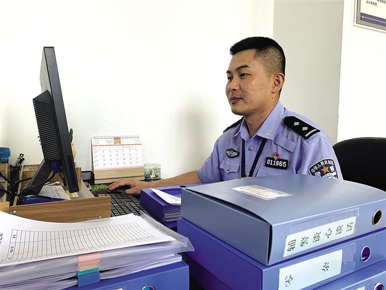 “身為黨員，就應該第一個往前沖”