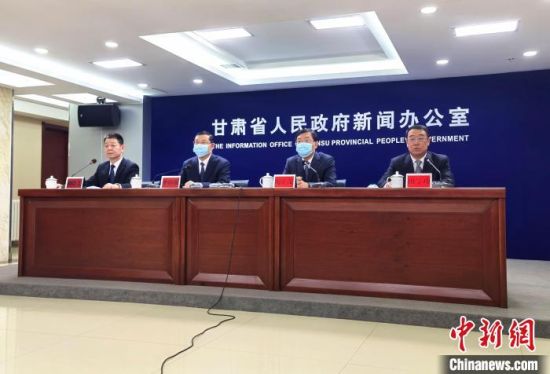 2月18日,《長(zhǎng)城國(guó)家文化公園(甘肅段)建設(shè)保護(hù)規(guī)劃》政策解讀新聞發(fā)布會(huì)在蘭州市舉行。 閆姣 攝 2月18日,《長(zhǎng)城國(guó)家文化公園(甘肅段)建設(shè)保護(hù)規(guī)劃》政策解讀新聞發(fā)布會(huì)在蘭州市舉行。 閆姣 攝