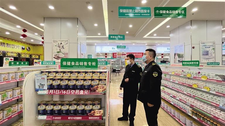 蘭州市市場監(jiān)管局執(zhí)法人員提醒市民 購買保健食品記住“幾個不要”“幾個凡是”